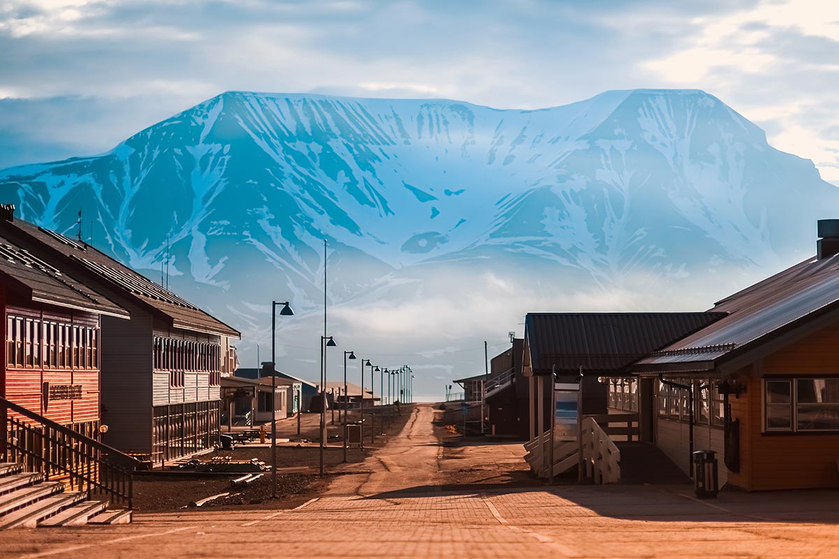 veduta città di longyearbyen alle svalbard